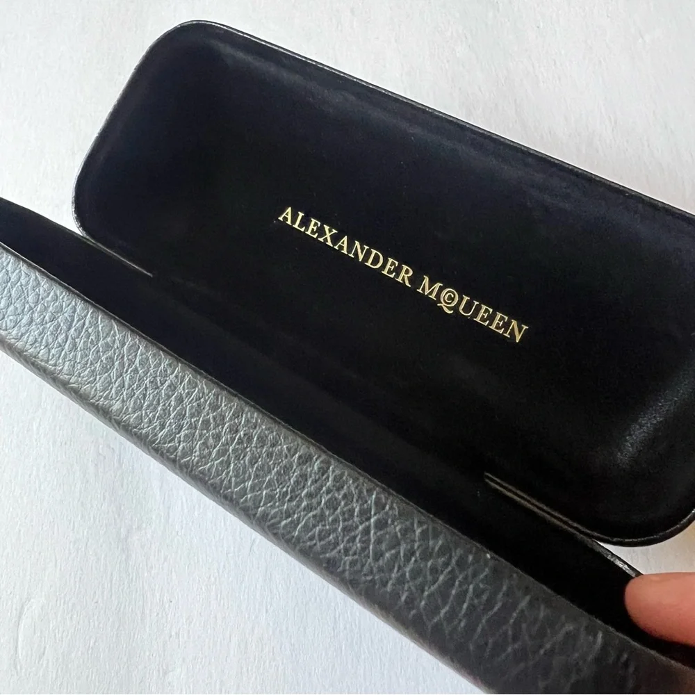 ALEXANDER MCQUEEN BLACK SUNGLASSES CASE NEW